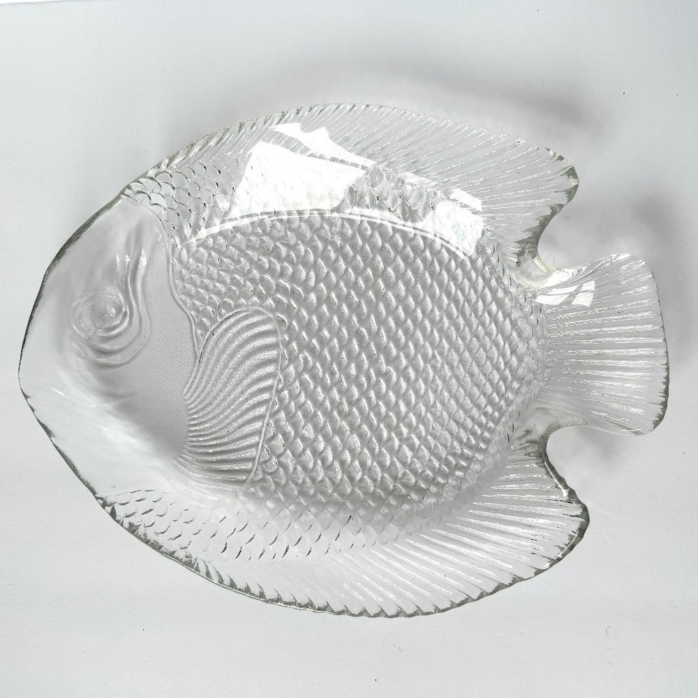 EUC Fish Shaped Embossed Clear Glass Plate Oven-Proof Vintage Made In USA 12 x 9